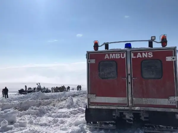 Son dakika gündem: Bitlis'te, askeri helikopterin kaza kırıma uğradığı bölgede inceleme (2) Son dakika gündem: Bitlis'te, askeri helikopterin kaza kırıma uğradığı bölgede inceleme (2)