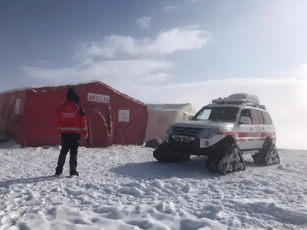 Son dakika gündem: Bitlis'te, askeri helikopterin kaza kırıma uğradığı bölgede inceleme (2) Son dakika gündem: Bitlis'te, askeri helikopterin kaza kırıma uğradığı bölgede inceleme (2)