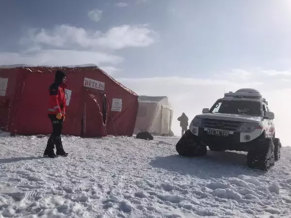 Son dakika gündem: Bitlis'te, askeri helikopterin kaza kırıma uğradığı bölgede inceleme (2) Son dakika gündem: Bitlis'te, askeri helikopterin kaza kırıma uğradığı bölgede inceleme (2)