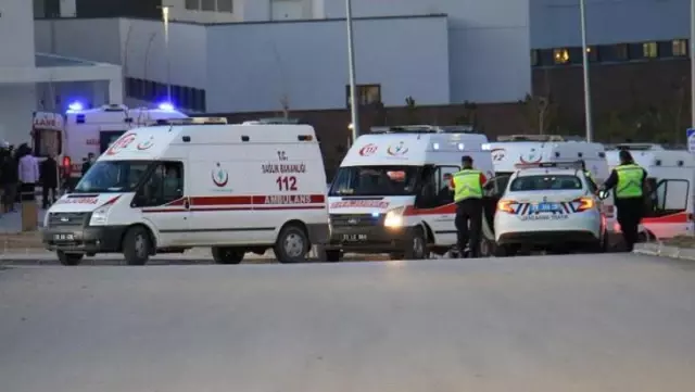 Bitlis'teki helikopter kazasında şehit olan 11 askerimizin naaşı Elazığ'a getirildi Bitlis'teki helikopter kazasında şehit olan 11 askerimizin naaşı Elazığ'a getirildi