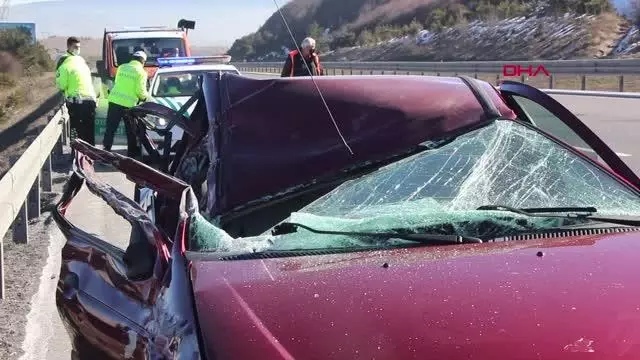 BOLU TIR'a çarpan otomobilde yaralandı BOLU TIR'a çarpan otomobilde yaralandı