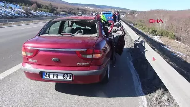 BOLU TIR'a çarpan otomobilde yaralandı BOLU TIR'a çarpan otomobilde yaralandı
