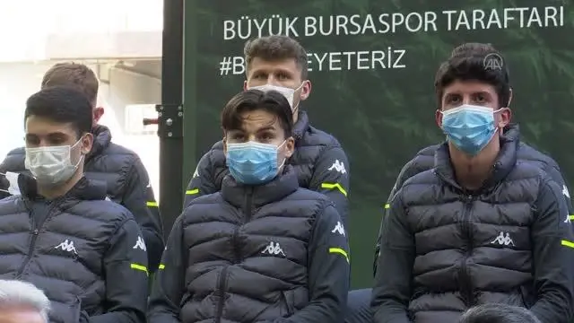 Bursaspor'a destek için başlatılan 'Hatıran Yeter Kombine Kartı' tanıtımı yapıldı Bursaspor'a destek için başlatılan 'Hatıran Yeter Kombine Kartı' tanıtımı yapıldı