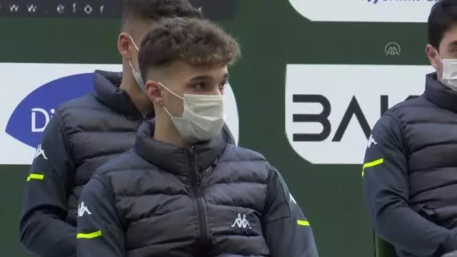 Bursaspor'a destek için başlatılan 'Hatıran Yeter Kombine Kartı' tanıtımı yapıldı Bursaspor'a destek için başlatılan 'Hatıran Yeter Kombine Kartı' tanıtımı yapıldı
