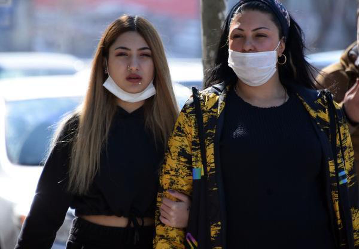 'Çok yüksek riskli' Konya'da sıcaklık arttı, maske ve mesafe unutuldu