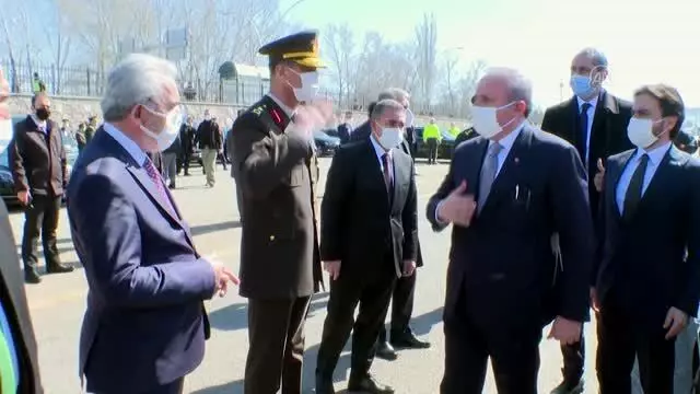 Son Dakika | Cumhurbaşkanı Yardımcısı Oktay, Bitlis şehitlerinin cenaze törenine katıldı Son Dakika | Cumhurbaşkanı Yardımcısı Oktay, Bitlis şehitlerinin cenaze törenine katıldı