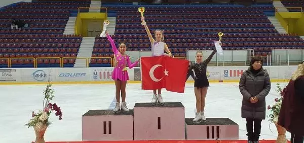 Buz pateninde Derya Taygan Sofia Trophy'de altın madalya kazandı Buz pateninde Derya Taygan Sofia Trophy'de altın madalya kazandı