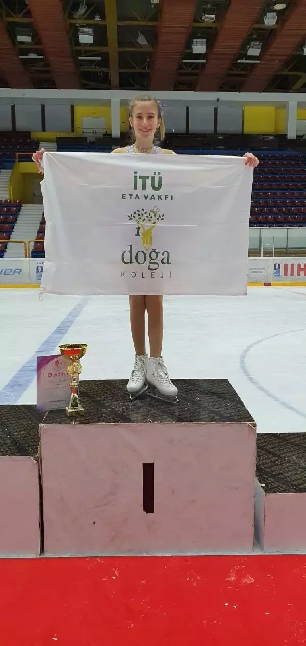 Buz pateninde Derya Taygan Sofia Trophy'de altın madalya kazandı Buz pateninde Derya Taygan Sofia Trophy'de altın madalya kazandı