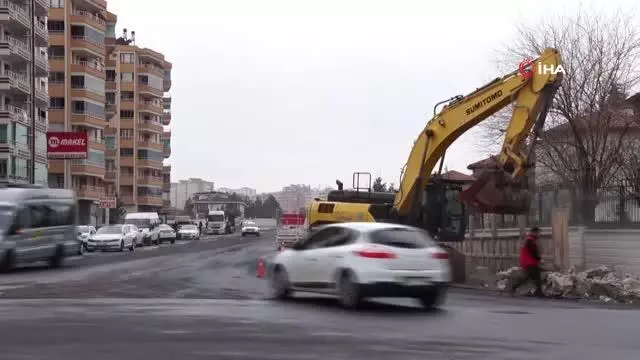 Diyarbakır'da caddeler yenileniyor Diyarbakır'da caddeler yenileniyor