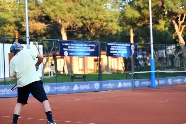 Doktorlar tenis turnuvasında buluştu Doktorlar tenis turnuvasında buluştu