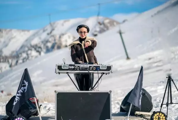 Dünyaca ünlü Ukraynalı DJ Katy Rise, klip için Saklıkent'i seçti Dünyaca ünlü Ukraynalı DJ Katy Rise, klip için Saklıkent'i seçti