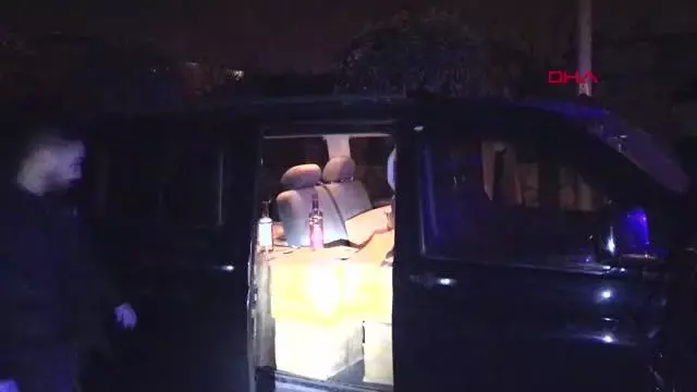 DÜZCE Kısıtlamada, park halindeki minibüste sahte içki ve uyuşturucu hapla yakalandılar DÜZCE Kısıtlamada, park halindeki minibüste sahte içki ve uyuşturucu hapla yakalandılar