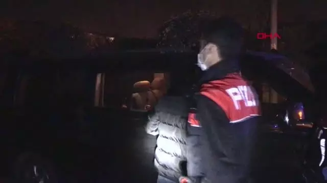 DÜZCE Kısıtlamada, park halindeki minibüste sahte içki ve uyuşturucu hapla yakalandılar DÜZCE Kısıtlamada, park halindeki minibüste sahte içki ve uyuşturucu hapla yakalandılar