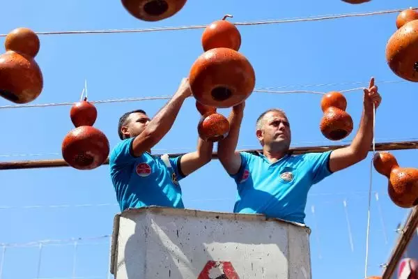ANTALYA Engelli bireylerin ellerinden çıkan kabaklar, sokağı aydınlatıyor ANTALYA Engelli bireylerin ellerinden çıkan kabaklar, sokağı aydınlatıyor