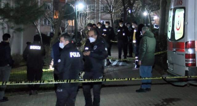Evinin önünde başından vurularak öldürüldü, polis kayıplara karışan kocasının peşine düştü Evinin önünde başından vurularak öldürüldü, polis kayıplara karışan kocasının peşine düştü