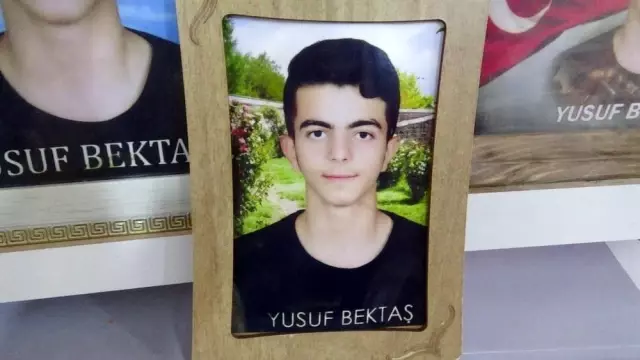 Evlat nöbetindeki babadan duygulandıran açıklama: 'Bugün oğlumun doğum günü ama kutlamıyoruz' Evlat nöbetindeki babadan duygulandıran açıklama: 'Bugün oğlumun doğum günü ama kutlamıyoruz'