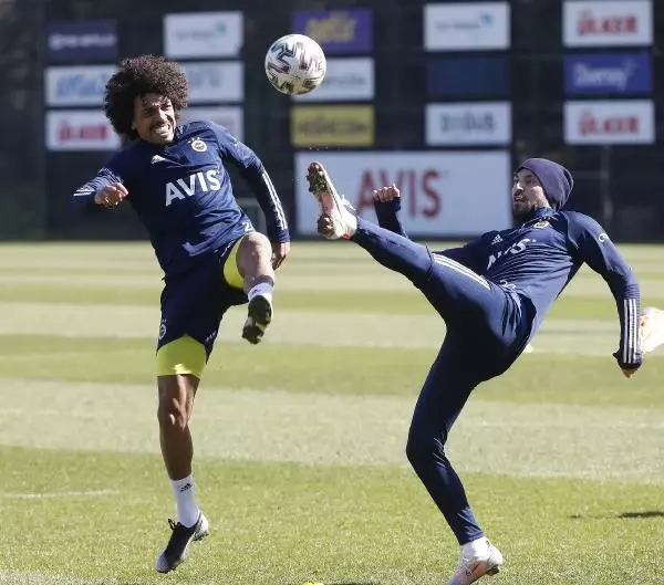 Fenerbahçe'de Luiz Gustavo takımla çalıştı Fenerbahçe'de Luiz Gustavo takımla çalıştı