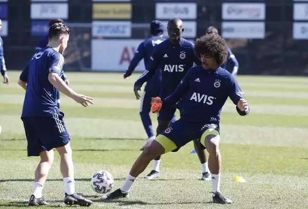 Fenerbahçe'de Luiz Gustavo takımla çalıştı Fenerbahçe'de Luiz Gustavo takımla çalıştı