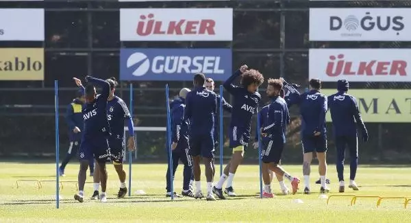 Fenerbahçe'de Luiz Gustavo takımla çalıştı Fenerbahçe'de Luiz Gustavo takımla çalıştı