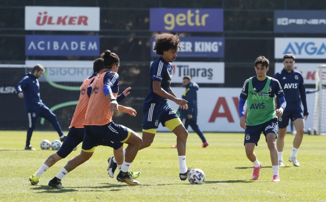 Luiz Gustavo, who survived his injury in Fenerbahçe, started working with the team