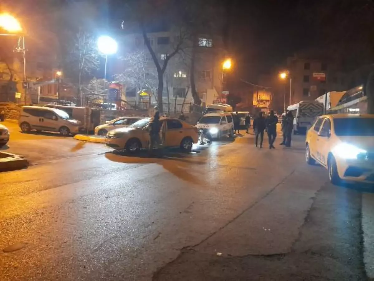 Son dakika haberi: Gaziosmanpaşa'da denetime takılmak istemeyen 3 şüpheli, taksiciye silah dayayıp kaçtı
