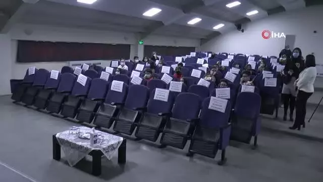 Gölcük'te 64 öğrenciye ücretsiz tablet dağıtıldı Gölcük'te 64 öğrenciye ücretsiz tablet dağıtıldı