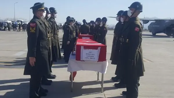 Son dakika haberleri: Helikopter kazası şehitleri, devlet töreni için Ankara'ya uğurlandı Son dakika haberleri: Helikopter kazası şehitleri, devlet töreni için Ankara'ya uğurlandı