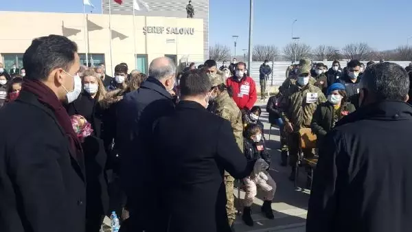 Son dakika haberleri: Helikopter kazası şehitleri, devlet töreni için Ankara'ya uğurlandı Son dakika haberleri: Helikopter kazası şehitleri, devlet töreni için Ankara'ya uğurlandı
