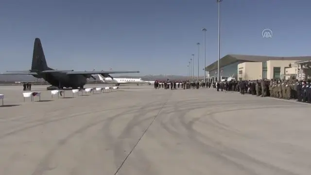 Son dakika haberi! Helikopter kazası şehitleri için tören (1) Son dakika haberi! Helikopter kazası şehitleri için tören (1)
