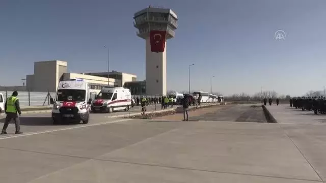 Son dakika haberi! Helikopter kazası şehitleri için tören (1) Son dakika haberi! Helikopter kazası şehitleri için tören (1)