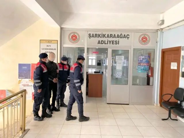 Isparta'da sahte jandarma komutanını JASAT yakaladı Isparta'da sahte jandarma komutanını JASAT yakaladı