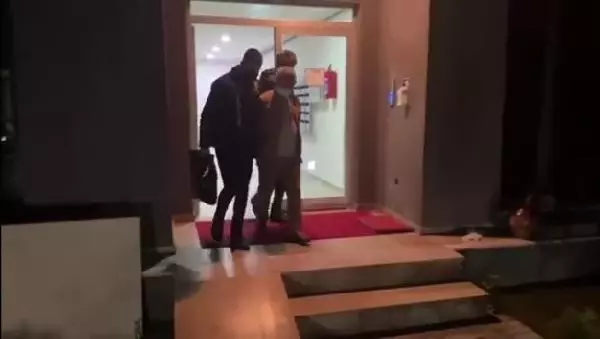 İSTANBUL MERKEZLİ FETÖ OPERASYONU; 13 ŞÜPHELİ GÖZALTINA ALINDI BASKIN ANI KAMERADA İSTANBUL MERKEZLİ FETÖ OPERASYONU; 13 ŞÜPHELİ GÖZALTINA ALINDI BASKIN ANI KAMERADA