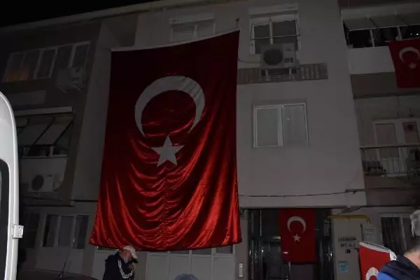 İzmir'e iki şehit ateşi düştü İzmir'e iki şehit ateşi düştü