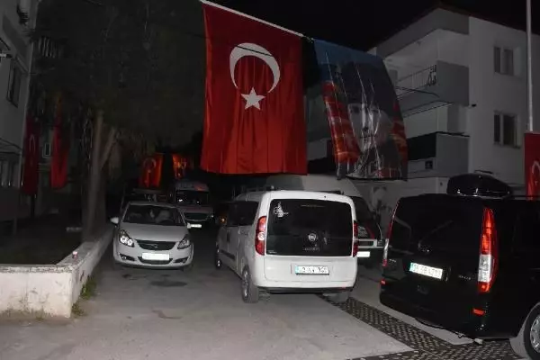 İzmir'e iki şehit ateşi düştü İzmir'e iki şehit ateşi düştü