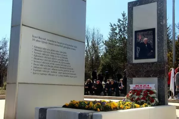 İzzet Baysal, ölümünün 21'inci yıl dönümünde anıldı İzzet Baysal, ölümünün 21'inci yıl dönümünde anıldı