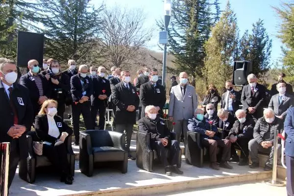 İzzet Baysal, ölümünün 21'inci yıl dönümünde anıldı İzzet Baysal, ölümünün 21'inci yıl dönümünde anıldı