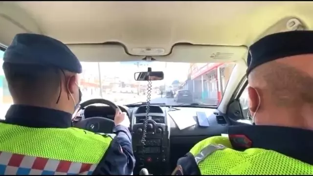 Son dakika haberleri: Jandarmadan megafonla 'Konyalım yürü ama maskeyle, mesafeli bir şekilde yürü' anonsu Son dakika haberleri: Jandarmadan megafonla 'Konyalım yürü ama maskeyle, mesafeli bir şekilde yürü' anonsu