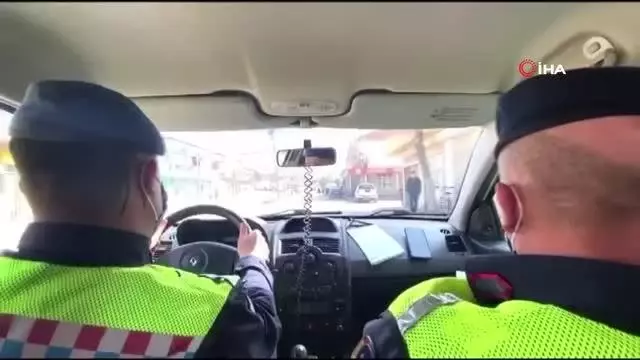 Son dakika haberleri: Jandarmadan megafonla 'Konyalım yürü ama maskeyle, mesafeli bir şekilde yürü' anonsu Son dakika haberleri: Jandarmadan megafonla 'Konyalım yürü ama maskeyle, mesafeli bir şekilde yürü' anonsu
