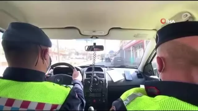 Son dakika haberleri: Jandarmadan megafonla 'Konyalım yürü ama maskeyle, mesafeli bir şekilde yürü' anonsu Son dakika haberleri: Jandarmadan megafonla 'Konyalım yürü ama maskeyle, mesafeli bir şekilde yürü' anonsu
