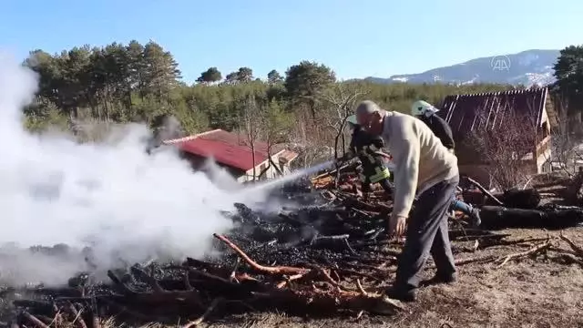 Son dakika: KASTAMONU - Yangında 15 dekar ormanlık alan zarar gördü, 60 arı kovanı yandı Son dakika: KASTAMONU - Yangında 15 dekar ormanlık alan zarar gördü, 60 arı kovanı yandı