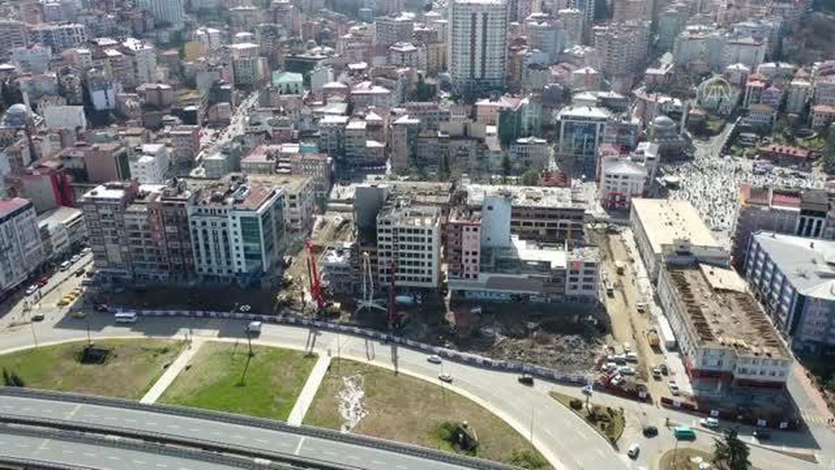 Kentsel dönüşüm kapsamındaki 'Belediye Blokları'nda yıkımlar başladı (2)
