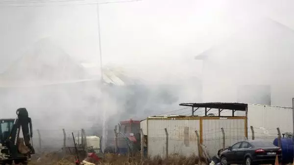 Son dakika haber | KIRKLARELİ Kırklareli'de yem deposunda çıkan yangında tonlarca saman ve yem küle döndü Son dakika haber | KIRKLARELİ Kırklareli'de yem deposunda çıkan yangında tonlarca saman ve yem küle döndü