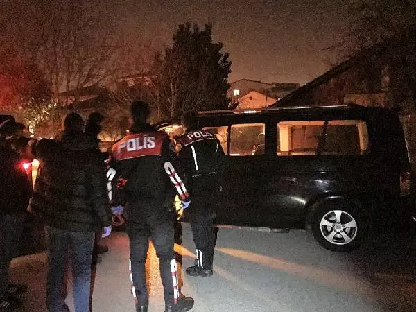 DÜZCE Kısıtlamada, park halindeki minibüste sahte içki ve uyuşturucu hapla yakalandılar DÜZCE Kısıtlamada, park halindeki minibüste sahte içki ve uyuşturucu hapla yakalandılar