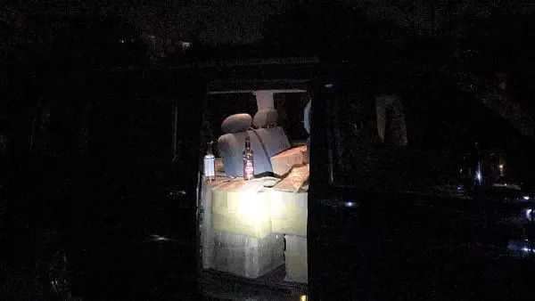 DÜZCE Kısıtlamada, park halindeki minibüste sahte içki ve uyuşturucu hapla yakalandılar DÜZCE Kısıtlamada, park halindeki minibüste sahte içki ve uyuşturucu hapla yakalandılar
