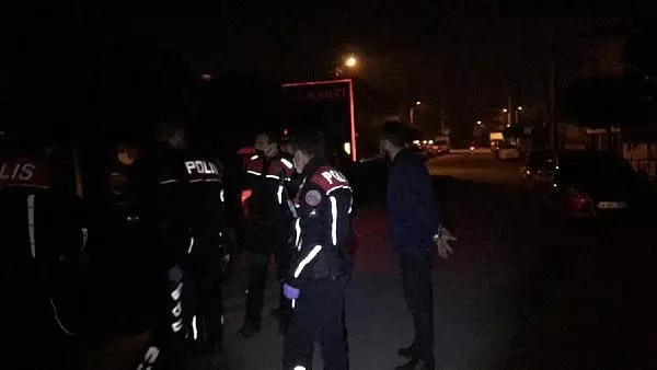 DÜZCE Kısıtlamada, park halindeki minibüste sahte içki ve uyuşturucu hapla yakalandılar DÜZCE Kısıtlamada, park halindeki minibüste sahte içki ve uyuşturucu hapla yakalandılar