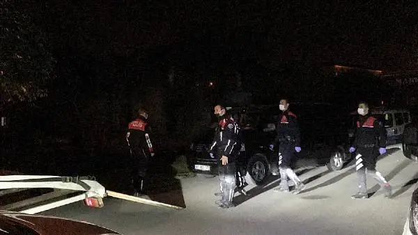 DÜZCE Kısıtlamada, park halindeki minibüste sahte içki ve uyuşturucu hapla yakalandılar DÜZCE Kısıtlamada, park halindeki minibüste sahte içki ve uyuşturucu hapla yakalandılar