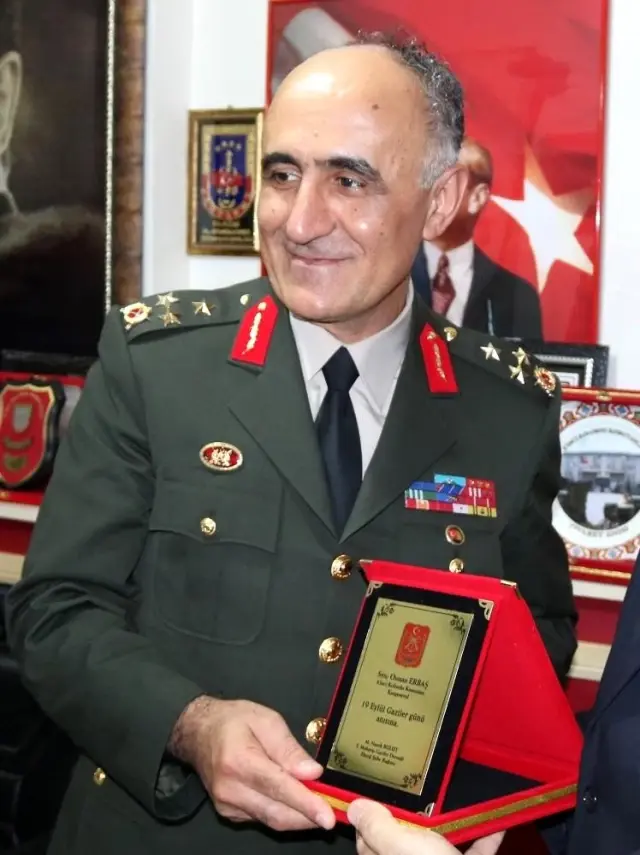 Korgeneral Erbaş'la yürek yakan detay! 'Keşke bizde şehit olabilsek' dedikten 1,5 saat sonra kaza oldu Korgeneral Erbaş'la yürek yakan detay! 'Keşke bizde şehit olabilsek' dedikten 1,5 saat sonra kaza oldu