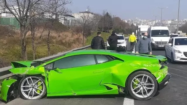 Lamborghini ile drift atan sürücü kaza yaptı! O anlar kamerada Lamborghini ile drift atan sürücü kaza yaptı! O anlar kamerada