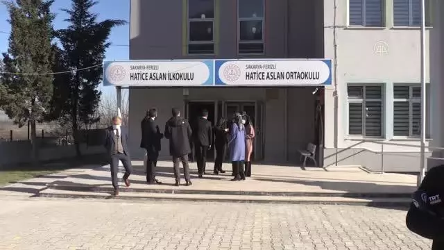 Milli Eğitim Bakanı Ziya Selçuk gazetecilerin sorularını cevapladı Milli Eğitim Bakanı Ziya Selçuk gazetecilerin sorularını cevapladı