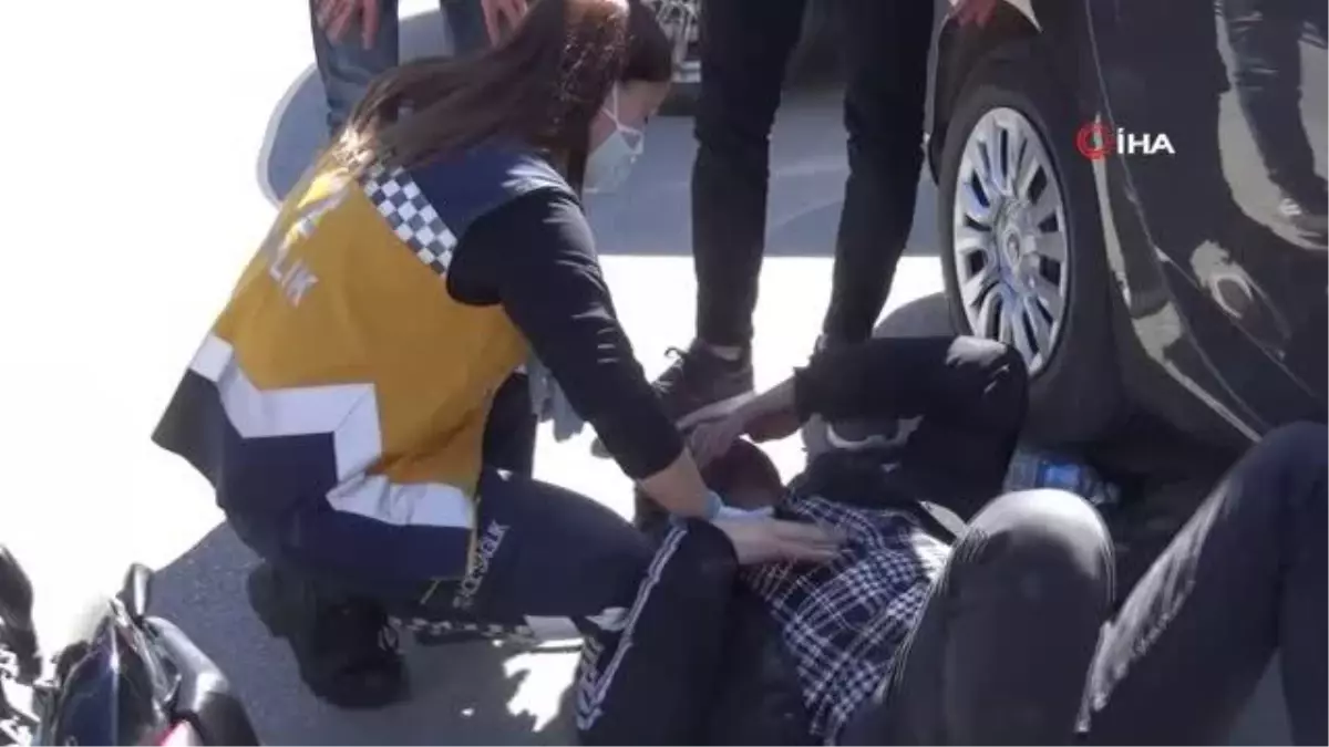 Motosiklet, otomobile çarptı... Genç kadın gözyaşlarına boğuldu